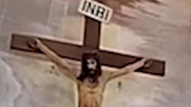 Krusifiksi tappoi papin suorassa lähetyksessä