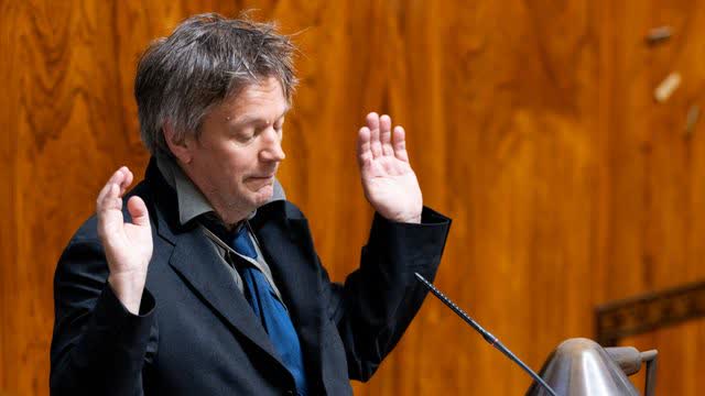 Poliisi saa puhtaat pyyhkeet oikeuskanslerilta – Teemu Keskisarjan puheista ei aloitettu rikostutkintaa