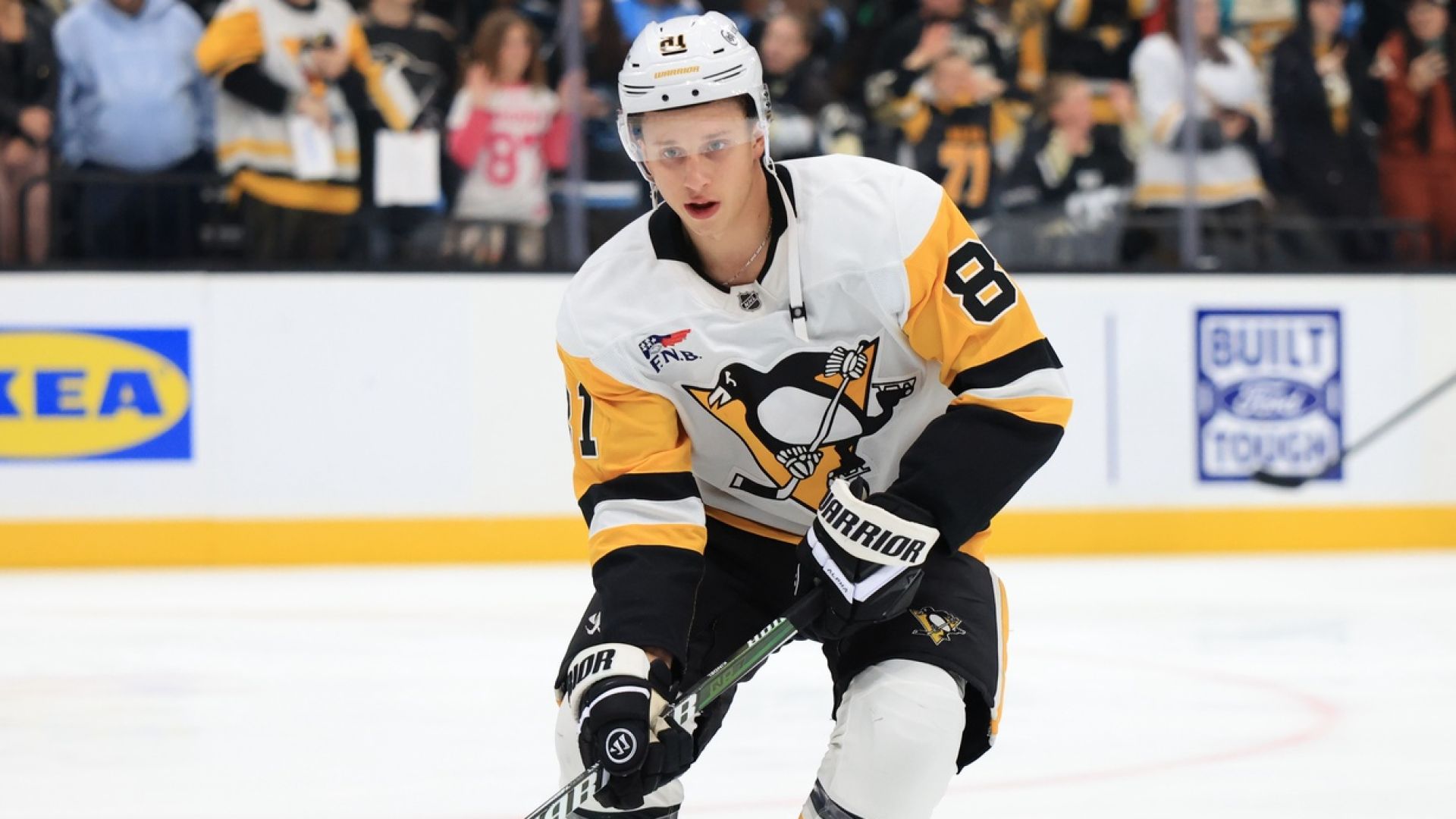 Sairauskohtaus NHL-joukkueen lennolla – kone kääntyi ympäri, superlupaus kiidätettiin sairaalaan