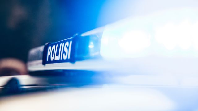 Mies uhkasi ampua poliiseja ja ajoi maastomoottoripyörällä päin poliisiautoa Vetelissä
