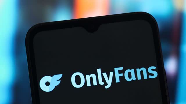 Onlyfans sytytti suomalaiset – Rahaa palanut kymmeniä miljoonia