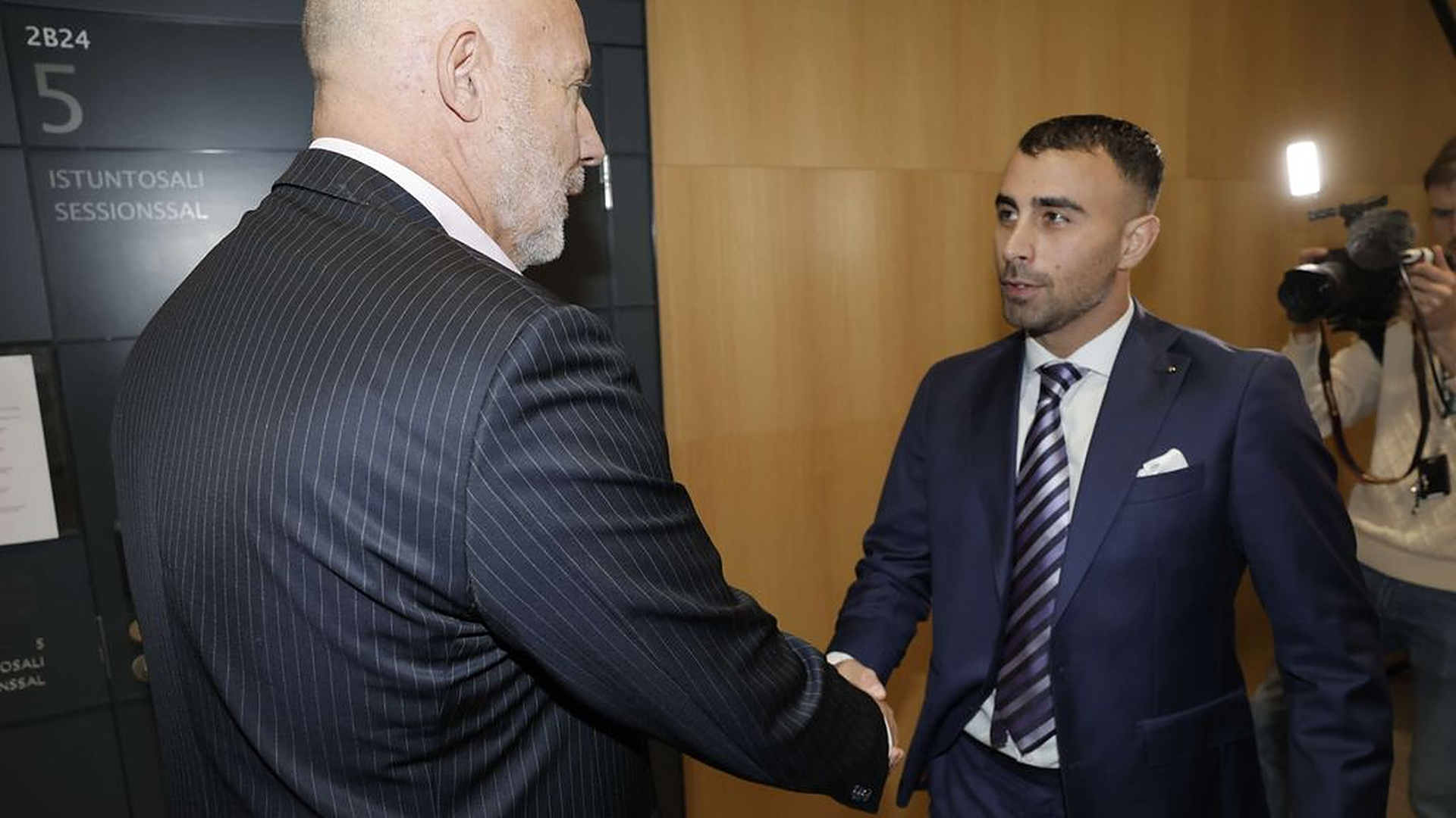 Makwan Amirkhanin taustalle ilmestyi toinen julkkis – Yllättävä yhteys