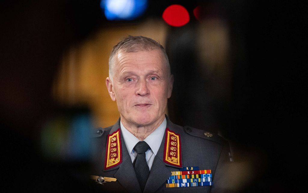 Puolustusvoimain ex-komentajan ovelle ilmestyi mystinen paketti