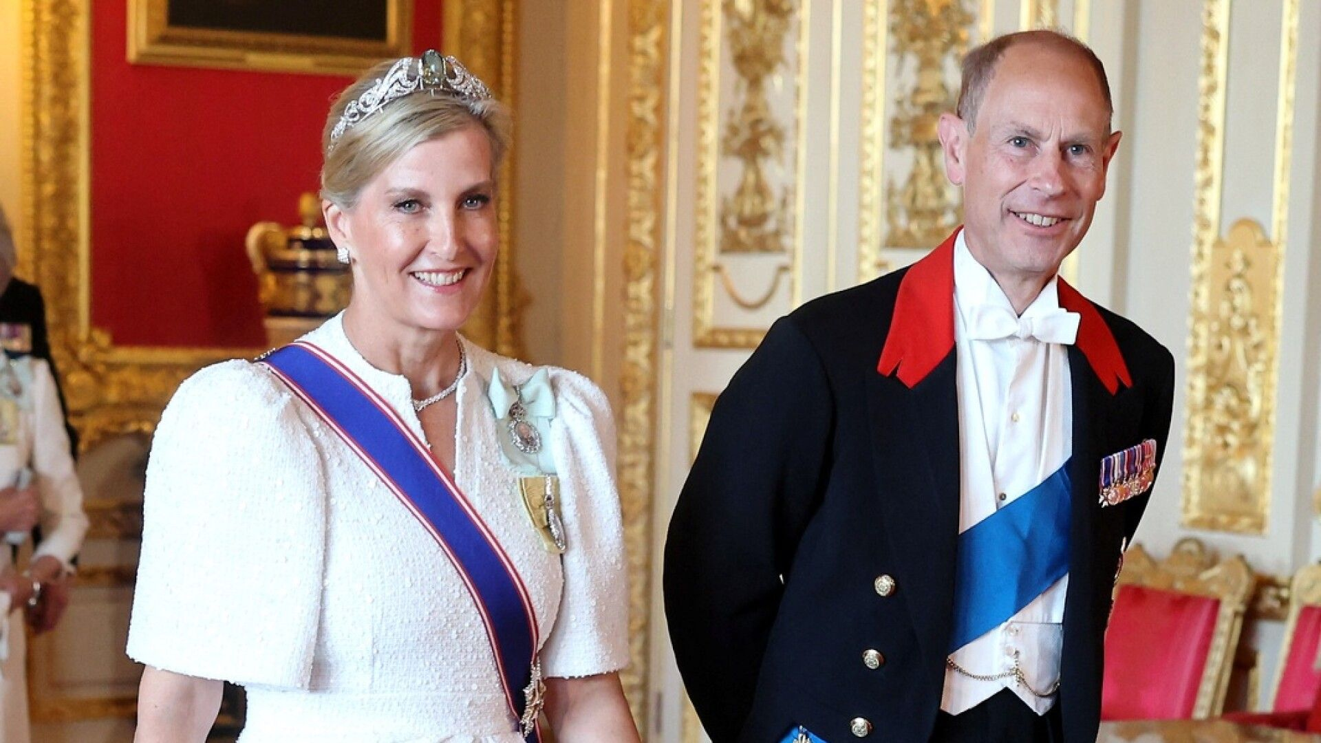 Prinssi Edward ja herttuatar Sophie saapuvat tänään Suomeen – suora lähetys noin kello 17.10