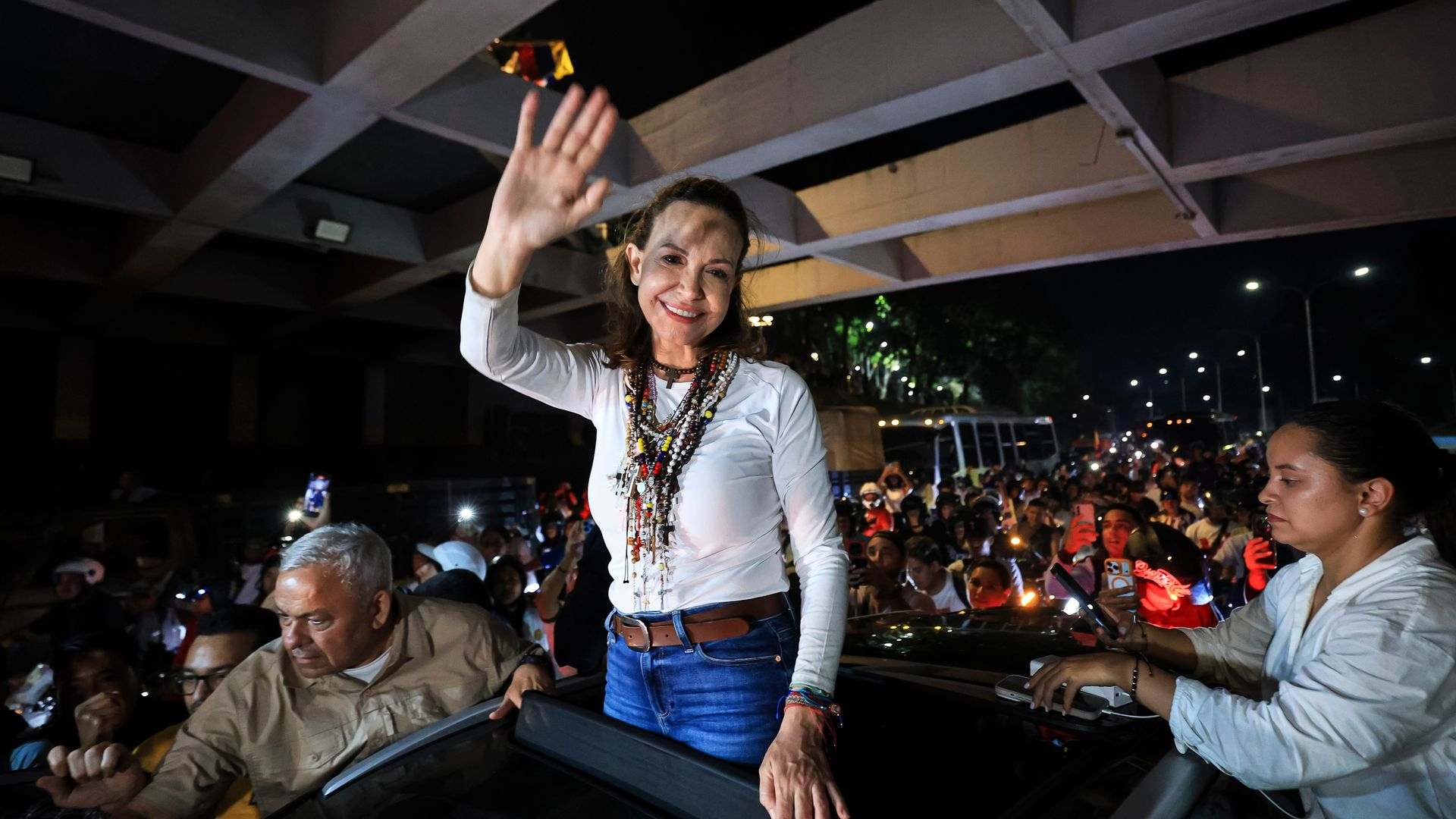 Nobelin rauhanpalkinnon saanut oppositiojohtaja tarjoaa sovintoa Venezuelassa