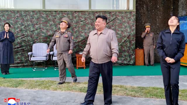 Villit huhut Kim Jong-unista leviävät – nyt Pohjois-Korea julkaisi kuvia