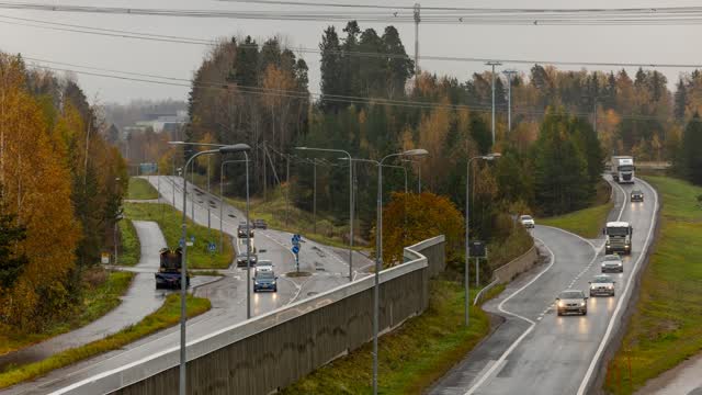 Autoilijoille ehdotetaan kilometriveroa – myös ajoneuvovero nousisi