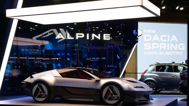 Alpinen kulttimalli teki paluun – Ulkonäkö kuin suoraan Cyberpunk-pelistä