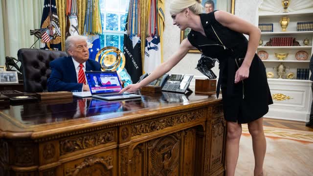 Trump ja Natalie, 35, saivat käskyn oikeudesta