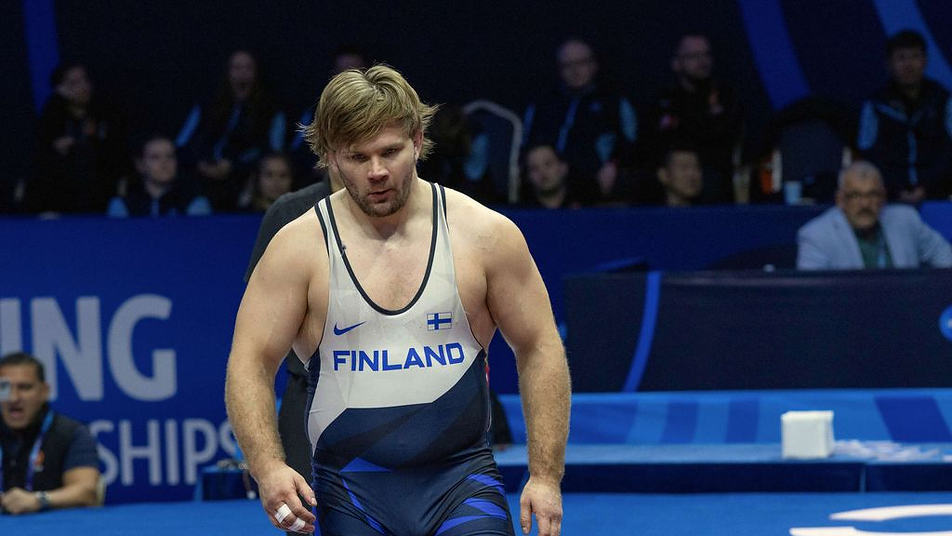 Karu tuomaripäätös! Elias Kuosmasen MM-unelma murskaksi