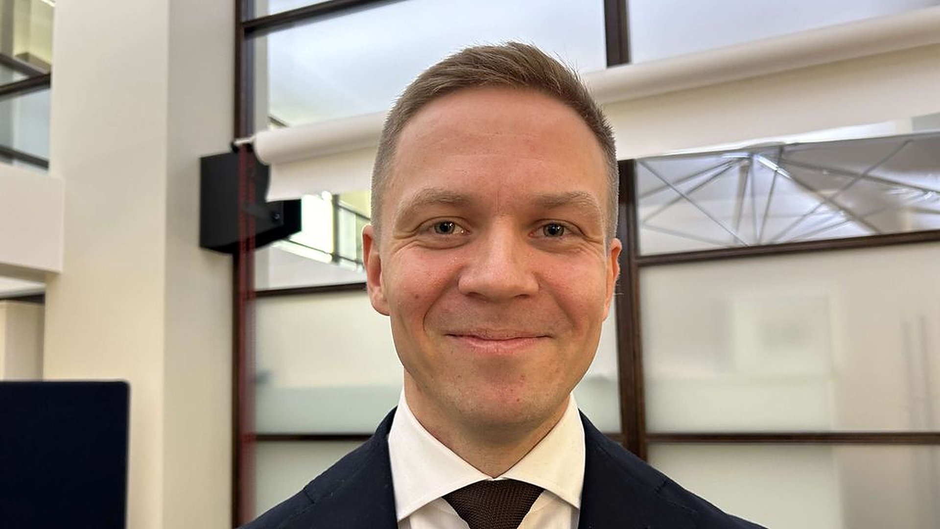 Billnäsin ruukin kylttikohusta nousi poliittinen myrsky: ”Tämä on jo kiusantekoa”