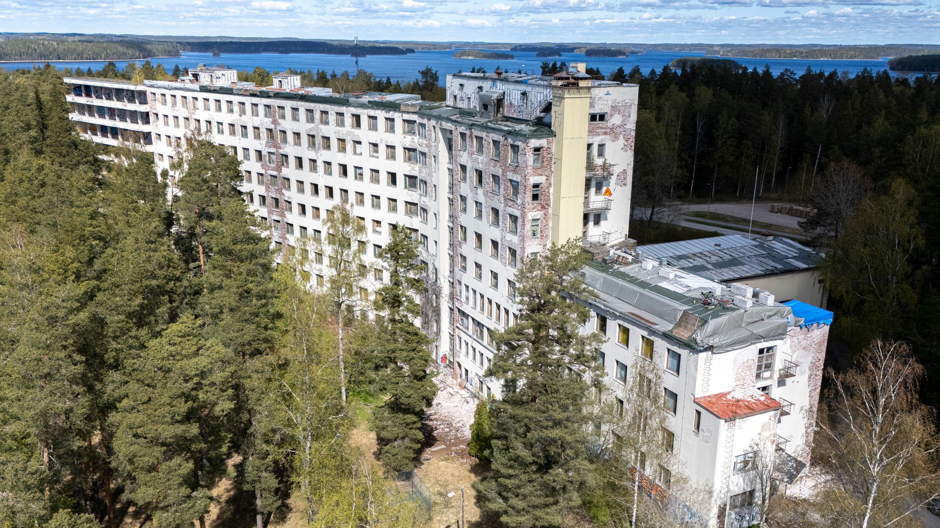 Massiivinen sairaala Saimaan rannalla päätyi hurjaan kuntoon – halutaan nyt Euroopan uhanalaiseksi kulttuurikohteeksi