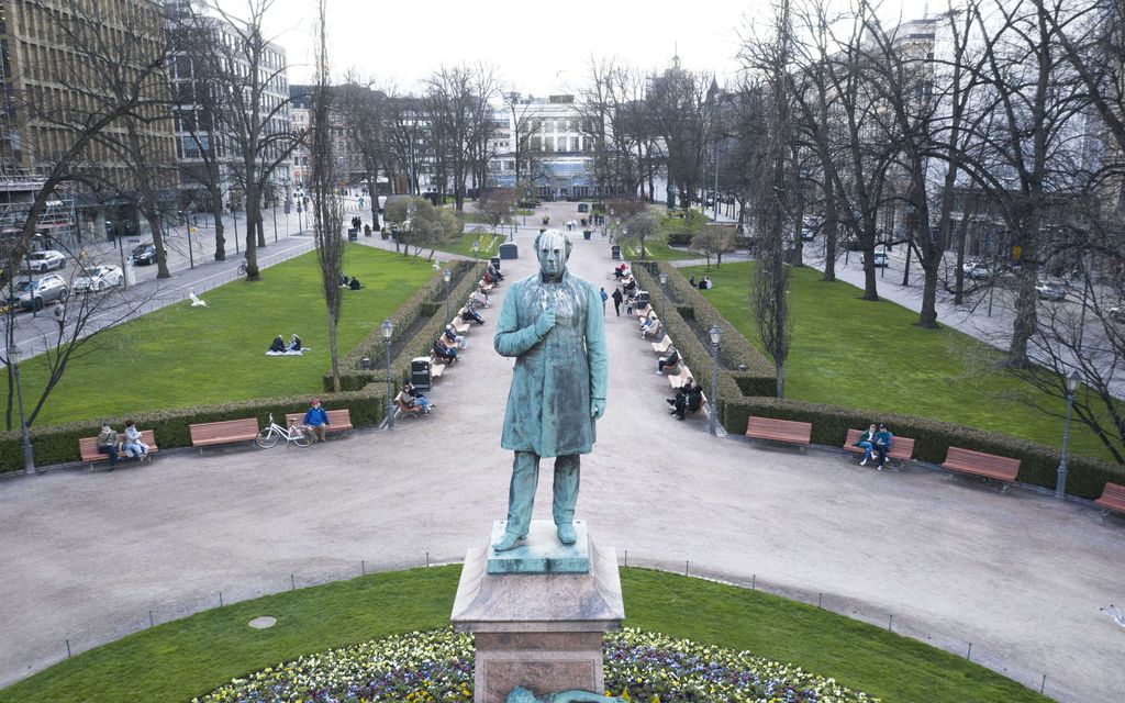 Helsinki pulittaa jättisumman puistonpenkeistä – Muissa kaupungeissa täysin toinen tilanne
