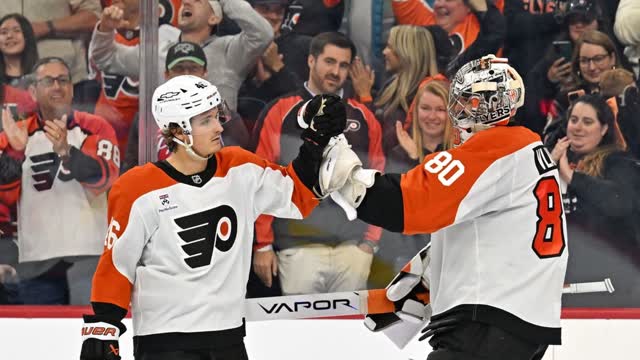 Koskettava hetki NHL-joukkueen pukukopissa: syöpää sairastavalle selostajalle poikkeuksellinen kunnianosoitus
