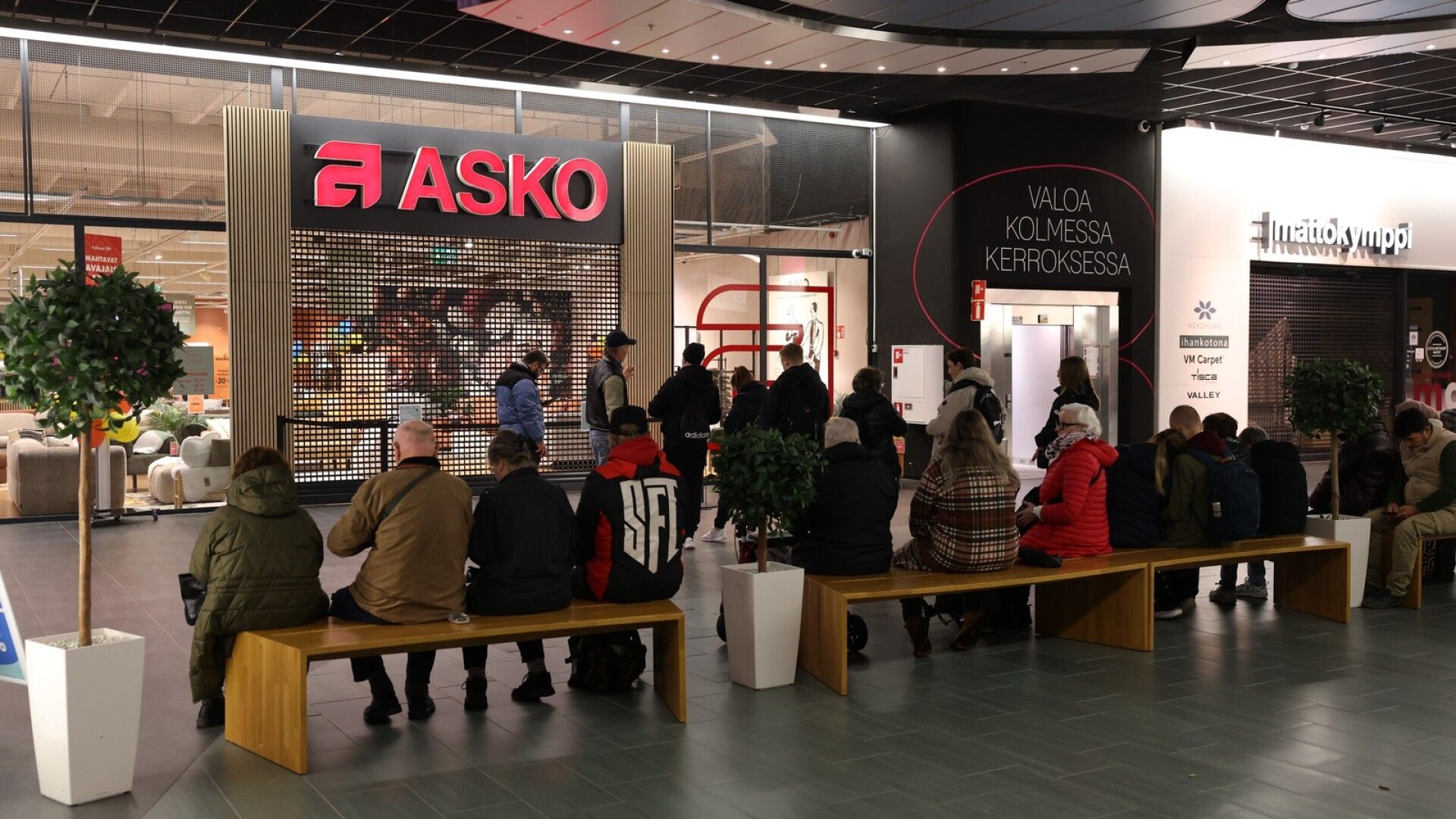 Asko palasi kotikaupunkiinsa – jonon ensimmäiset tulivat liki kolme tuntia ennen avajaisia