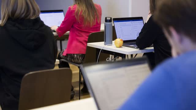 Lukion oppilas kuoli – Muistokirjoituksesta paljastui erikoinen yksityiskohta: ”Kaikin puolin anteeksiantamatonta”
