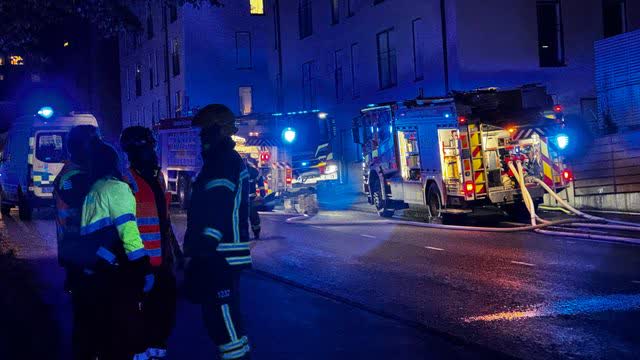 Poliisi epäilee: Kolmekymppinen nainen sytytti Jyväskylän kerrostalopalon, rappukäytävään paennut mies kuoli