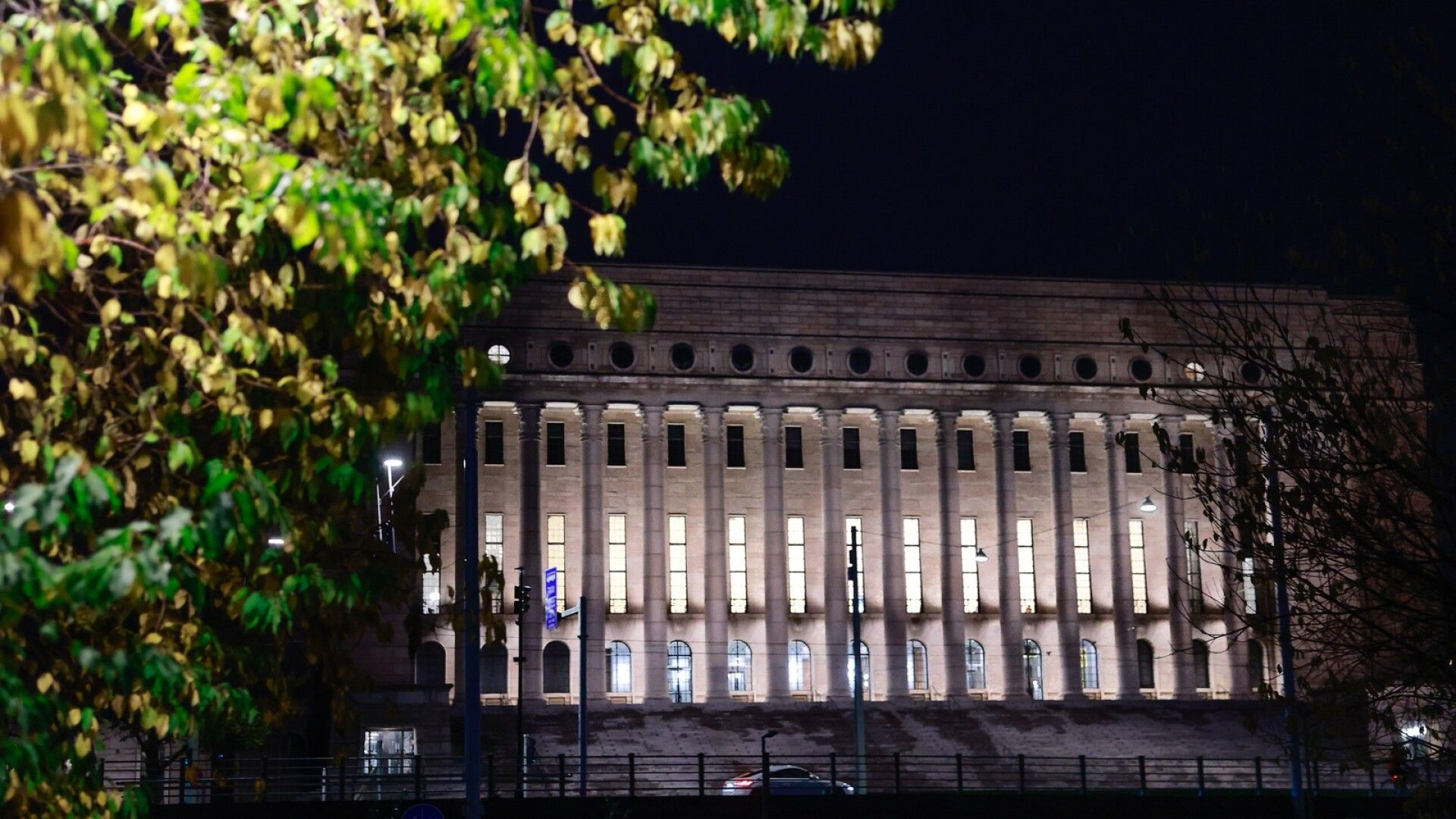 MTV: Kansanedustajat kokoontuivat turvatiloihin
