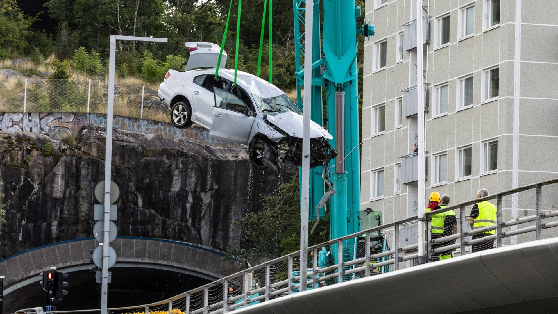 18-vuotias kaahasi Aurajokeen kaksi nuorta kyydissään – nyt tuli tuomio