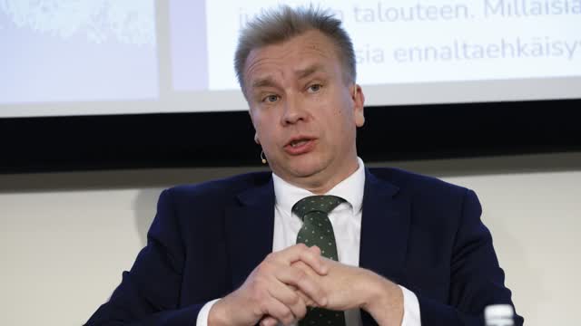 Keskusta haluaa kotitalouksilta sähköveron pois – datakeskukset maksumiehiksi