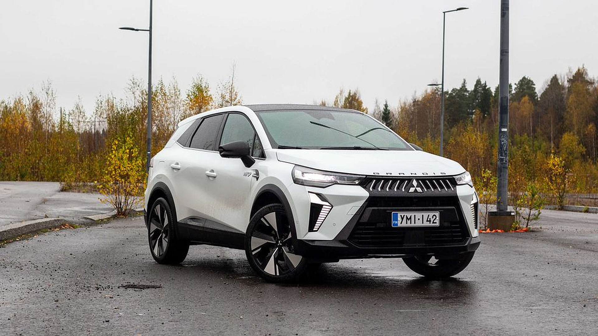 Koeajossa uusi Mitsubishi Grandis – Japanilaisen sisällä asuukin ranskalainen auto