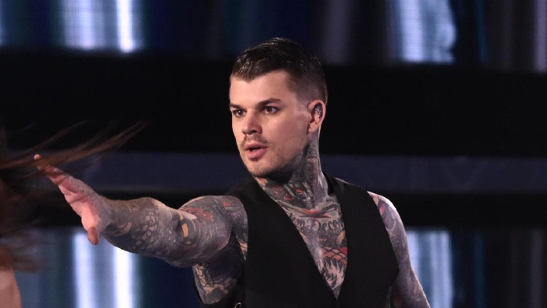Nico Lingman suuteli Iris-rakastaan TTK:ssa – avoin suhde on herättänyt raivoa