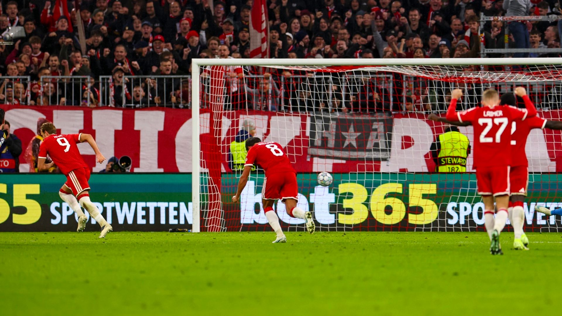 Mestarien liigassa hurjat maalijuhlat – Bayern Münchenin uskomaton putki jatkuu