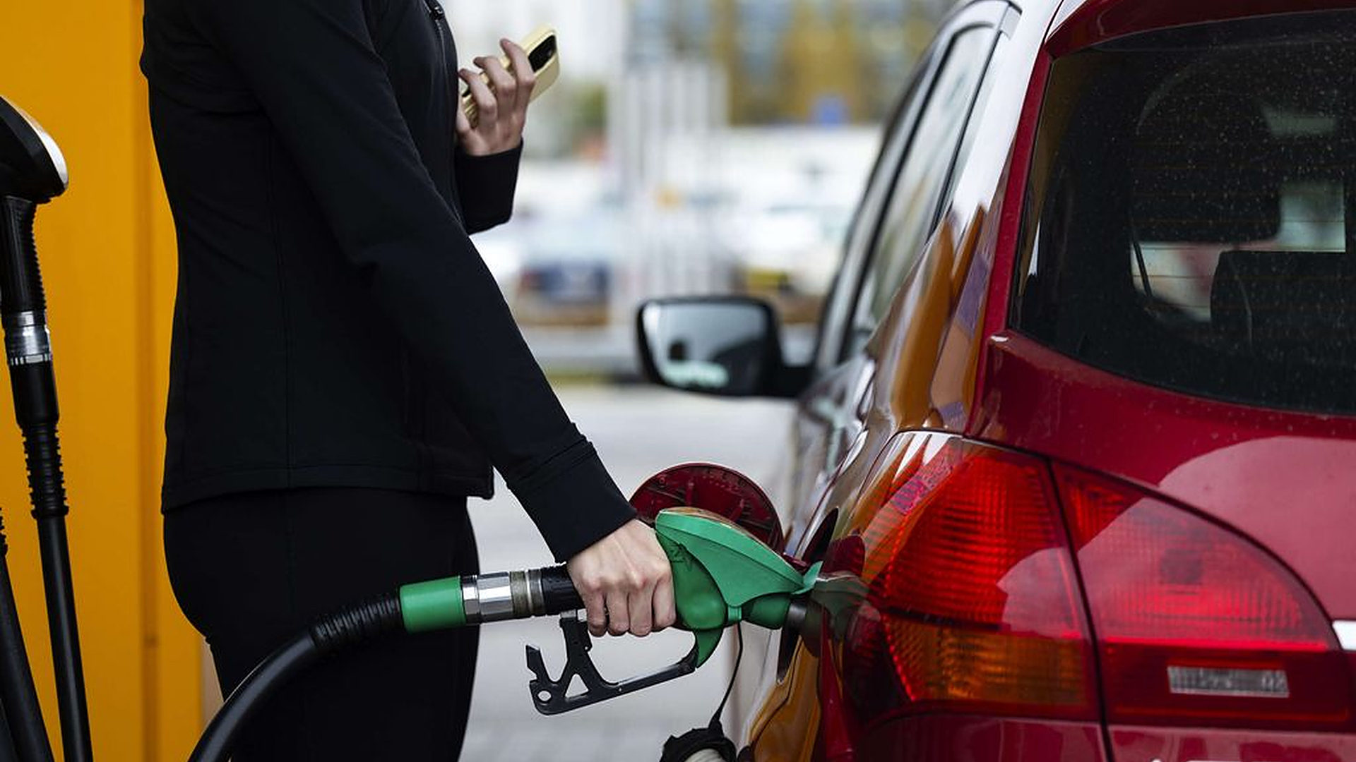 Polttoainepommi uhkaa – Kustannukset vaarassa päätyä autoilijoille