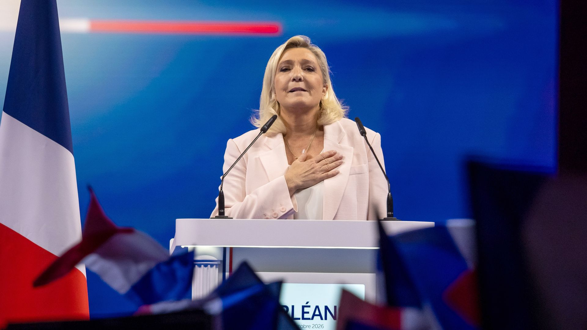 Marine Le Pen aloitti vaalikampanjansa vannomalla oikeusvaltion nimeen