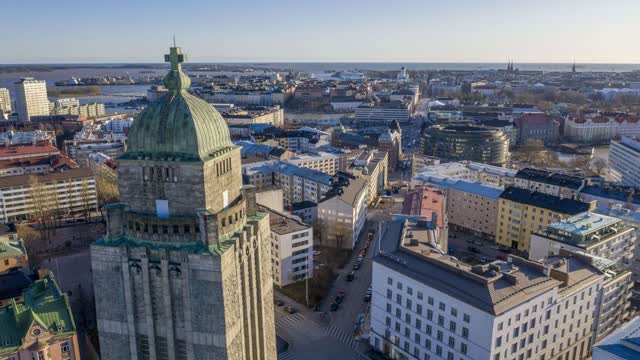 Helsingissä on niin turvaton puisto, että sieltä kaadetaan puutkin