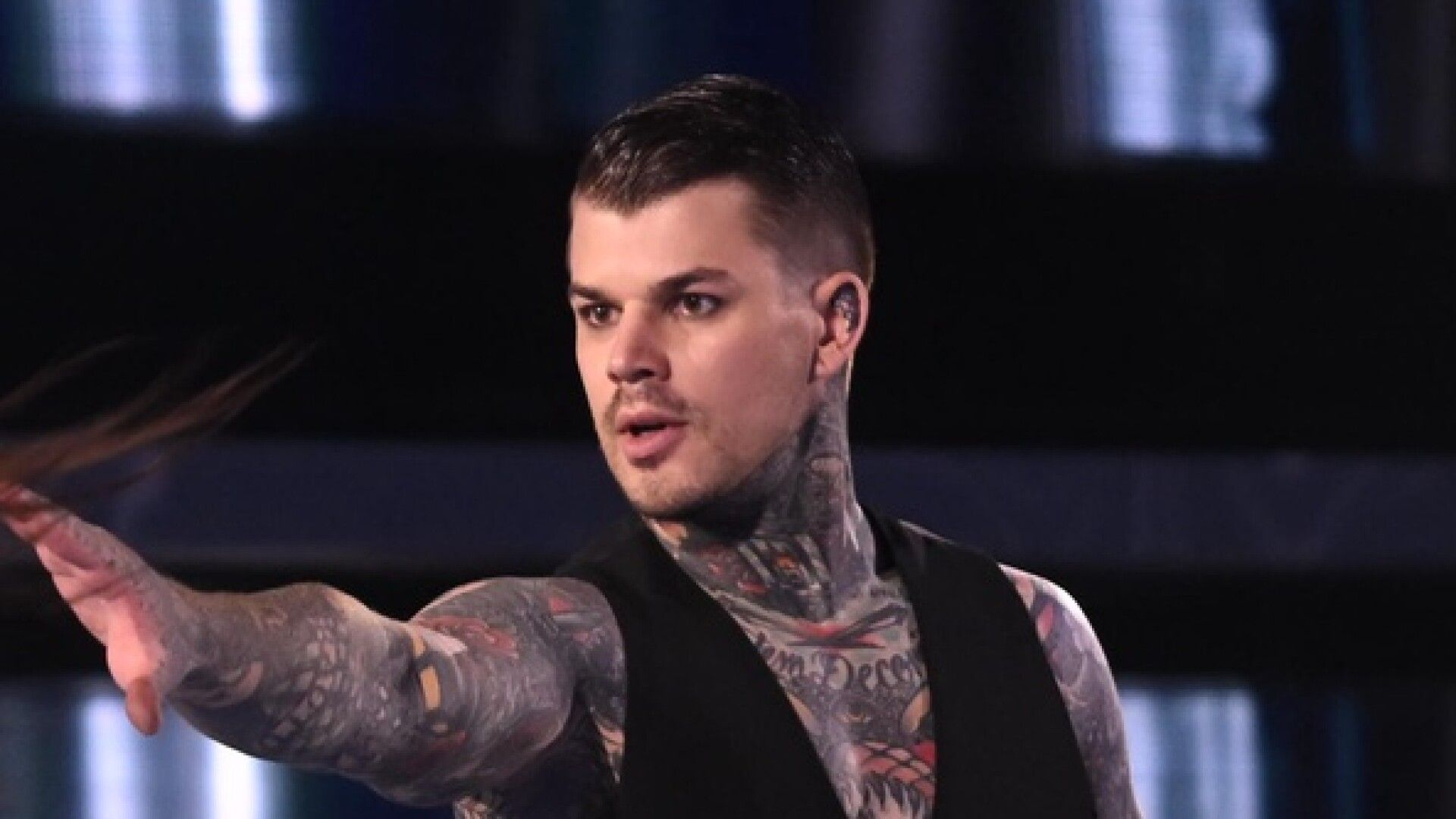 Nico Lingman suuteli Iris-rakastaan TTK:ssa – avoin suhde on herättänyt raivoa