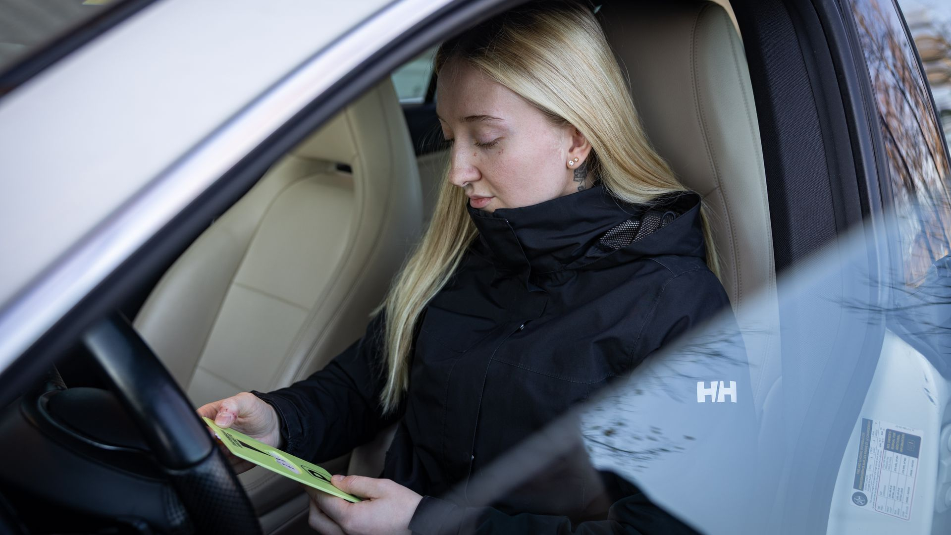 Hämeenlinnalainen Juulia Pietilä ottaa mieluummin riskin sakoista kuin vie autonsa kauemmas parkkiin