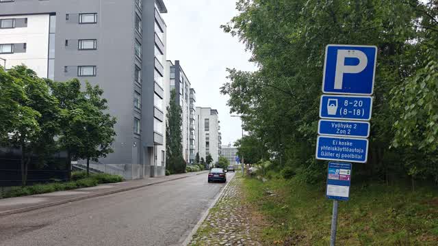LV: Parkkiraivo leviää Espoossa: ”Autot eivät katoa”